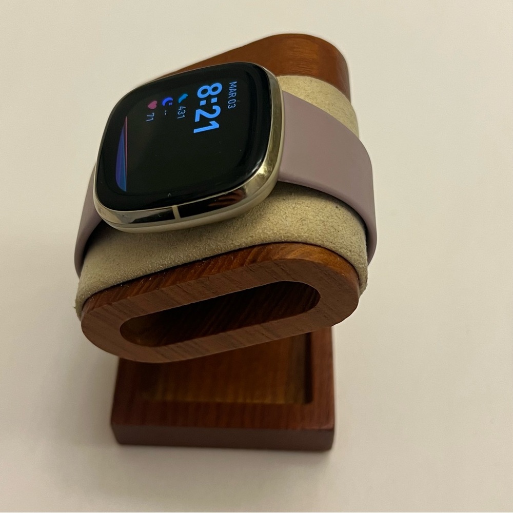 Fitbit Sense Advanced, Gold Case,‎ New Band, Tested, Charger Included - Picture 2 of 6